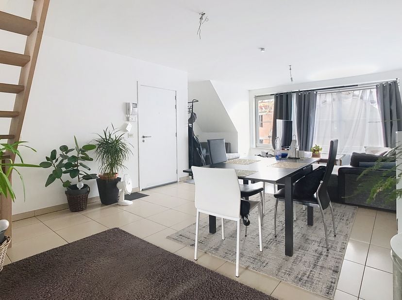 Le moyen le plus rapide pour visiter cet appartement? Demandez votre visite via le bouton rouge de notre site Web (www.dewaele.com) et vous serez cont