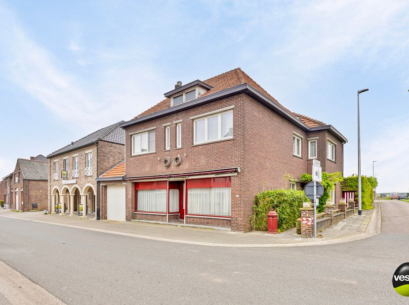 Authentieke handelswoning gelegen te Vliermaal bij Kortessem, in de LeopoldIIIstraat 17.&lt;br /&gt;
&lt;br /&gt;
Rustige locatie in de dorpskern van Vliermaal me