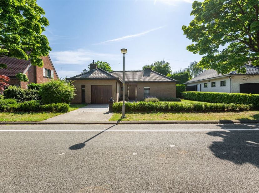 Charmante gezinswoning met karakter en riante tuin in hartje Wommelgem&lt;br /&gt;
Dit eigendom biedt een ideale mix van ruimte en comfort, perfect voor gez