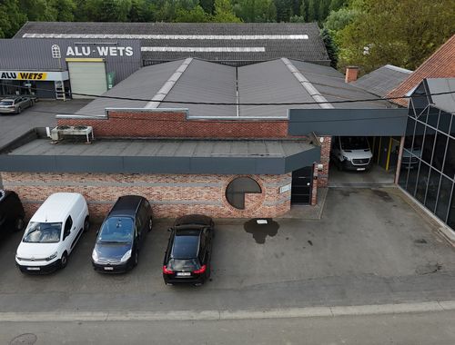                                         Magazijn met bureel te huur in Meerbeke, € 1.900

