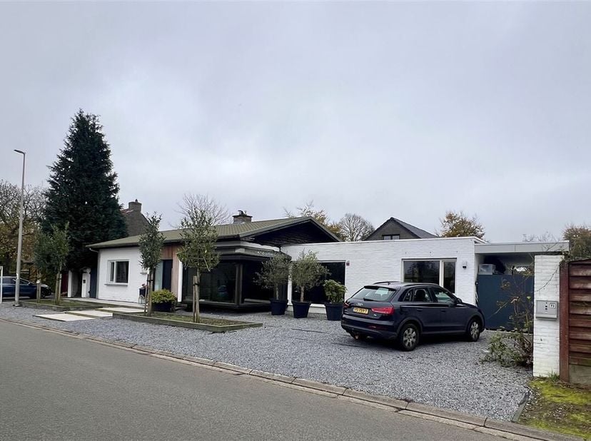 Ruime en moderne laagbouw woning in Hamont - Achel een oase van rust en comfort&lt;br /&gt;
Welkom in deze prachtige gerenoveerde gelijkvloers woning gelege