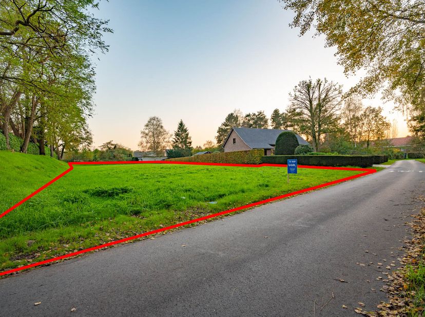 PERCEEL BOUWGROND VOOR OPEN BEBOUWING  &lt;br /&gt;
 &lt;br /&gt;
Mooi perceel bouwgrond voor open bebouwing in een rustig gelegen straat met landelijk uitzicht,
