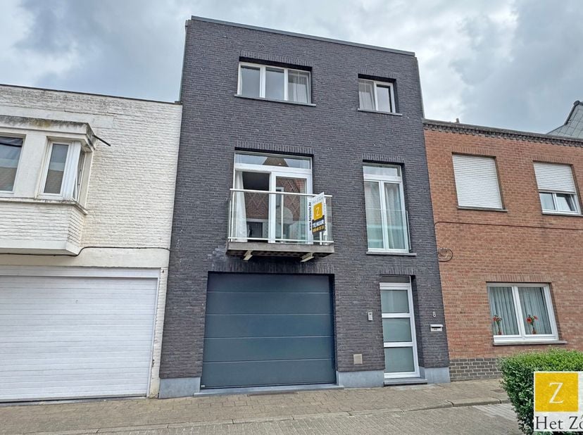 Te huur: ruime bel-étagewoning in het hart van Oud Knokke&lt;br /&gt;
Deze aangename woning is gelegen op een toplocatie, op wandelafstand van de gezellige