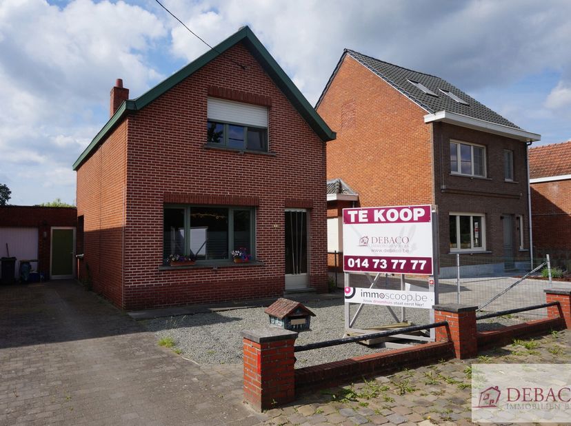 Te renoveren woning in Herenthout.&lt;br /&gt;
Deze woning bestaat op het gelijkvloers uit een woonkamer, keuken, kelder, badkamer (met toilet, douche &amp; lav