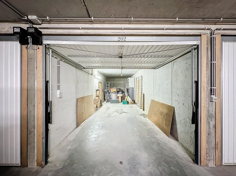 Centraal gelegen dubbele garagebox op niveau -2 van de Res. Amankila I vlakbij het strand en de winkels.&lt;br /&gt;
Er is elektriciteit met een tussentelle