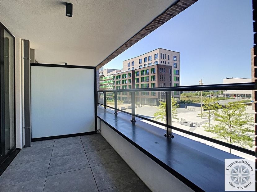 In the heart of Erasmus Gardens, between town and country, Apartment of +/- 95 sqm composed as follows: Entrance hall with separate toilet; Living roo