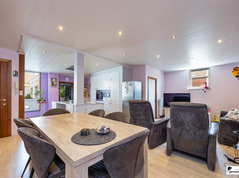 Ruim appartement in voormalige suikerfabriek Merksem&lt;br /&gt;
In de charmante, herbestemde suikerfabriek in Merksem bevindt zich dit ruime appartement va