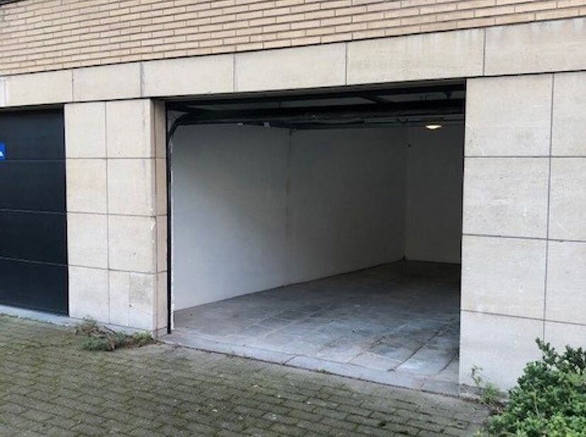 Garage à louer
                    à 2600 Berchem