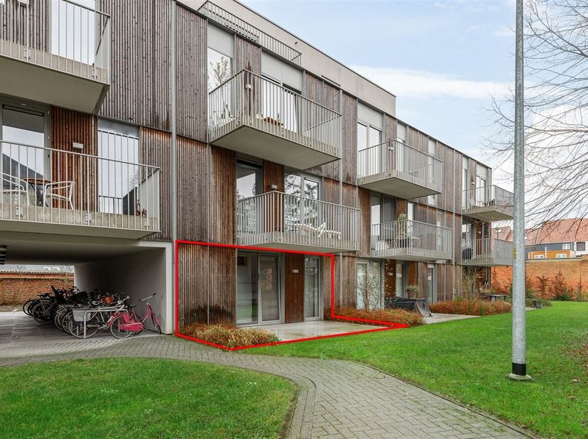 Het energiezuinig appartement is ideaal gelegen in een rustige, toch centrale wijk van Sint-Niklaas, met vlotte toegang tot het stadscentrum en de bel