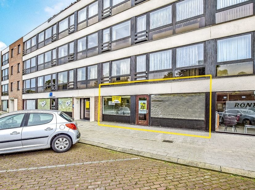 Centraal gelegen handelsruimte (148 m²) in centrum Diksmuide! Beschikt over enkele polyvalante ruimtes die nog kunnen ingedeeld worden naar wens. Toil
