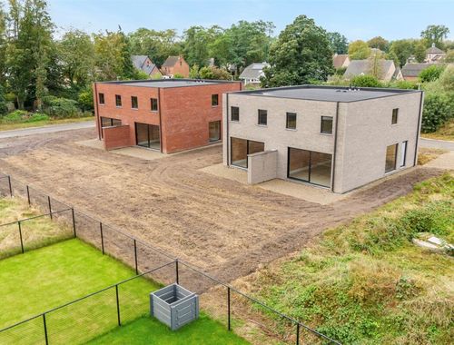                                         Eengezinswoning te koop in Peer, € 270.862
