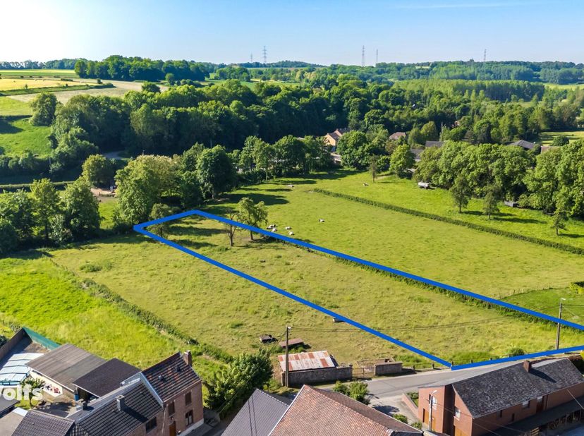 Faire offre à partir de 215.000 euro. L&#039;Immobilière Wolfs a le plaisir de vous présenter cette grande parcelle à bâtir de 3.496 m², idéalement située