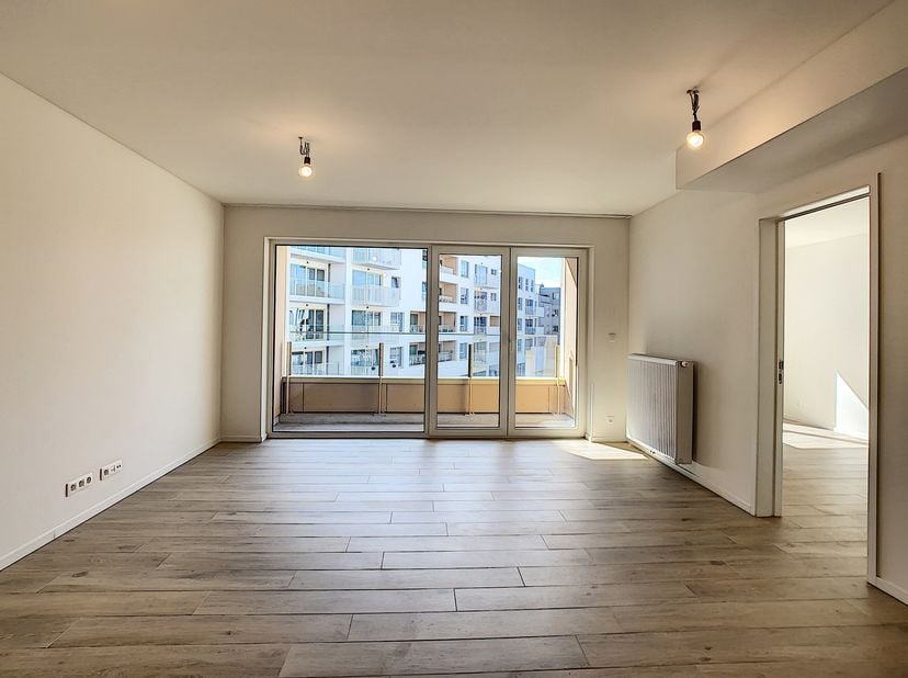 In het hart van Brussel, in de wijk Brunfaut, heeft Home Invest Belgium met succes een voormalige semi-industriële site omgebouwd tot een comfortabele