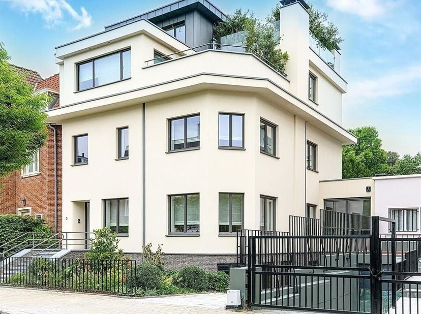 Sint-Pieters-Woluwe - wijk Horizon: dit prachtige huis, volledig gerenoveerd in 2021 met gebruik van kwaliteitsmaterialen, voldoet aan de eisen van va