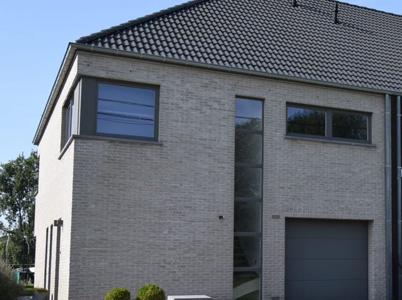 TE KOOP in Oosteeklo Bosstraat 5&lt;br /&gt;
&lt;br /&gt;
Mooi gelegen stuk bouwgrond voor het bouwen van een half-open bebouwing.&lt;br /&gt;
&lt;br /&gt;
Lot 4 : Opp. 909 m
