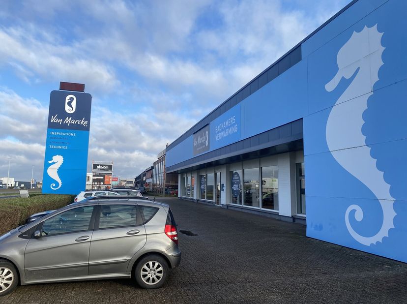 Het gaat om een toonzaal (huidige Van Marcke) met een oppervlakte van ca. 2054 m²  gelegen op een AAA locatie aan de Boomsesteenweg in Aartselaar.40 l