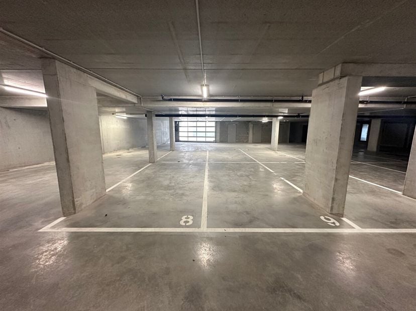Garage à vendre
                    à 9300 Aalst