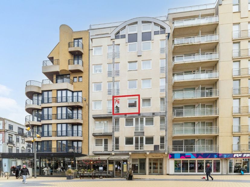 La Panne : Studio spacieux avec coin nuit et vue latérale sur la mer ! Ce studio lumineux avec coin nuit séparé est situé au 3ème étage de la résidenc
