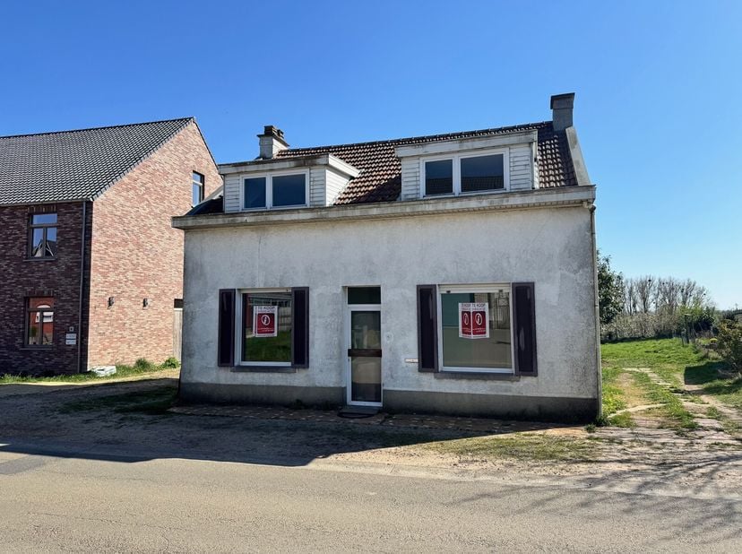 Deze woning biedt een uitstekende kans voor wie op zoek is naar een project met eindeloze mogelijkheden.&lt;br /&gt;
Gelegen op een rustige en centrale loca