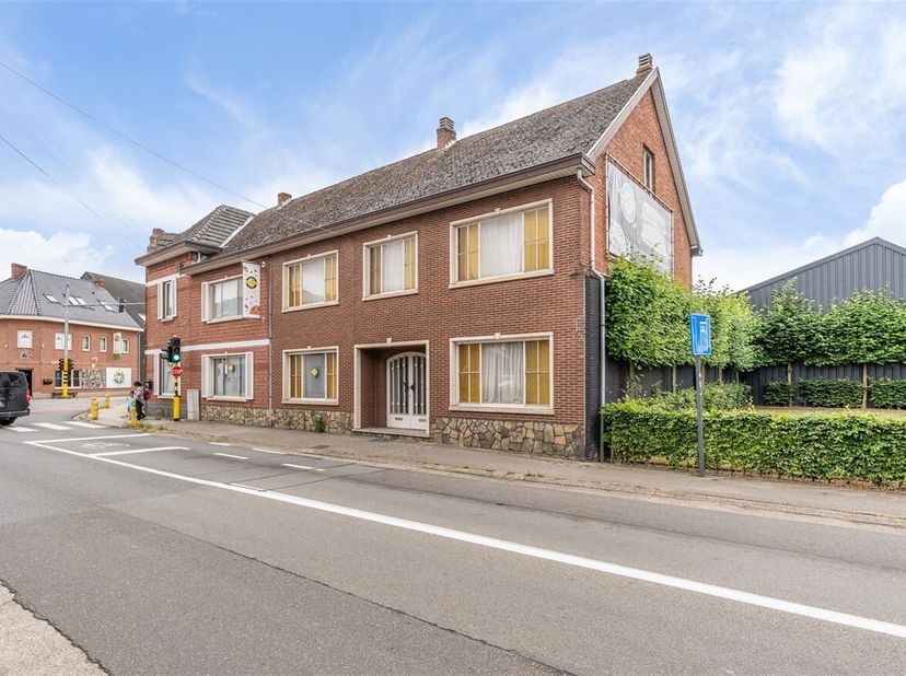 Op te frissen halfopen bebouwing te Sint-Lambrechts-Herk&lt;br /&gt;
Ligging: Deze woning ligt in Sint-Lambrechts-Herk, een rustige en groene deelgemeente v