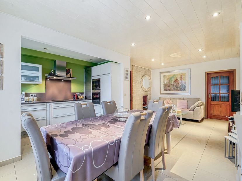 EasyHome vous présente cet ensemble immobilier composé de 2 appartements, plusieurs caves et d&#039;un garage 3 voitures. Il représente tout le niveau -2 q