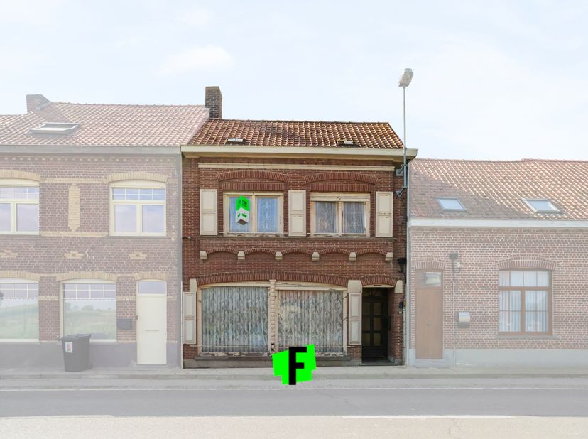 Êtes-vous à la recherche d&#039;une maison que vous pouvez entièrement rénover et aménager à votre goût ? Cette maison à Roesbrugge, une paisible commune d