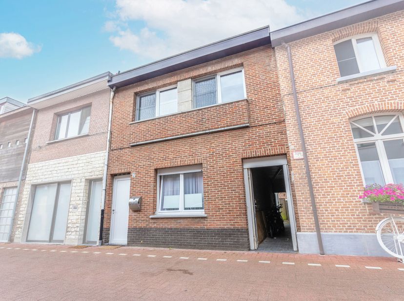 Leuke starters woning te Hemiksem.&lt;br /&gt;
Deze gesloten bebouwing is gelegen op enkele meters van de Sint-Bernardus Abdij.&lt;br /&gt;
Tevens op wandelafstan