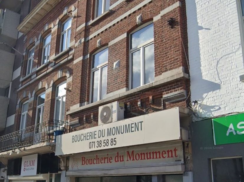 Réf.IT1229 .+++Immeuble mixte composé d&#039;un rdc commercial ( entièrement rénové) et de trois logements+++ RC:/2662 euros - Revenu locatif global : 3285