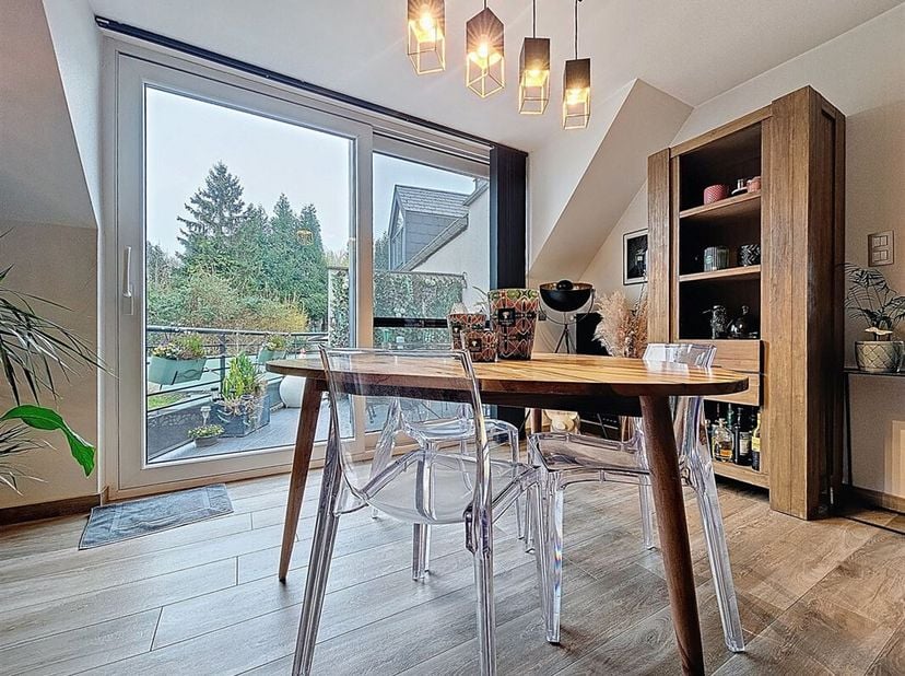 SOUS OPTION - PLUS DE VISITE - Prix: Offre à partir de 175.000 euros, frais d&#039;agence non inclus et à charge de l&#039;acquéreur.&lt;br /&gt;
Chouette appartement