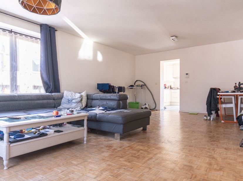 Instapklaar appartement met ruim terras zoekt nieuwe eigenaars!&lt;br /&gt;
In het historisch centrum van Ieper vinden we dit instapklare appartement terug.