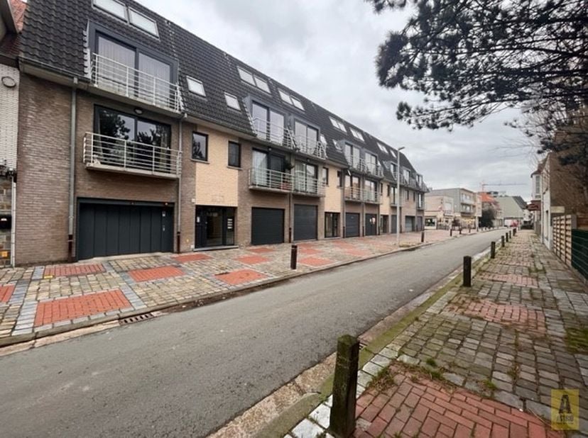 Ondergrondse autostandplaats in centrum Bredene - Duinen gelegen aan de Koningin Astridlaan.