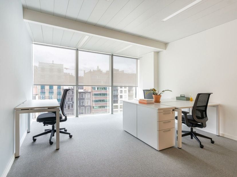 Een op maat gemaakte kantoorruimte voor drie teamleden waar alles tot in de puntjes geregeld is.&lt;br /&gt;
Bereik uw maximale productiviteit in Brussel in