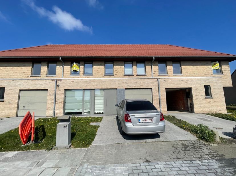 Waardamme , rustige residentiële ligging , RECENT  gebouwde LICHTRIJKE ENERGIEZUINIGE woning 4 SLAAPKAMERS, omheinde TUIN, OPRIT EN GARAGE.&lt;br /&gt;
omva