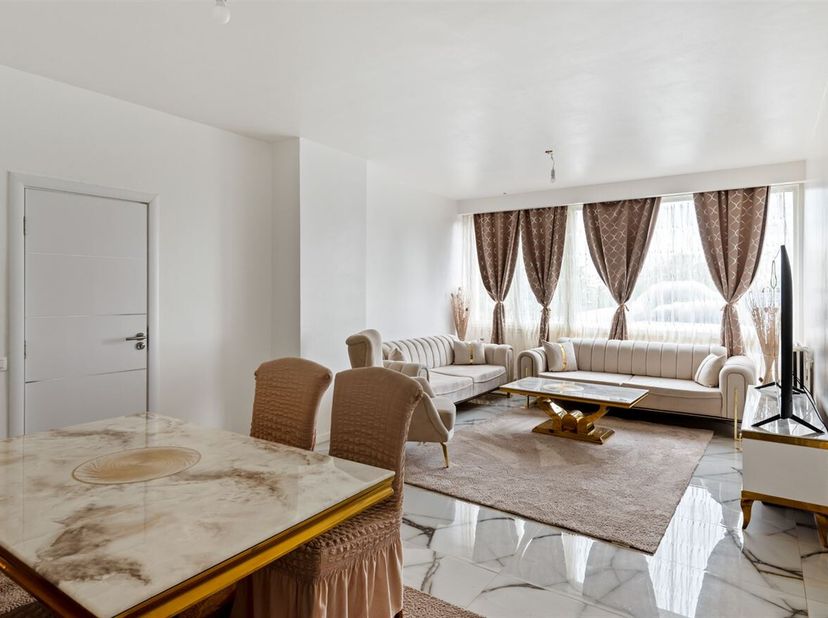 Instapklaar en lichtrijk appartement met 2 slaapkamers topligging in Boom&lt;br /&gt;
Ligging:&lt;br /&gt;
Dit volledig gerenoveerde appartement bevindt zich op d