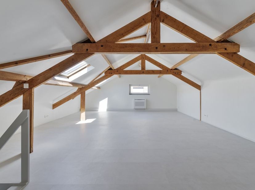Espace de bureau ou de pratique idéal de 67 m² avec des équipements modernes:&lt;br /&gt;
Cet espace récemment rénové offre un aménagement fonctionnel et co