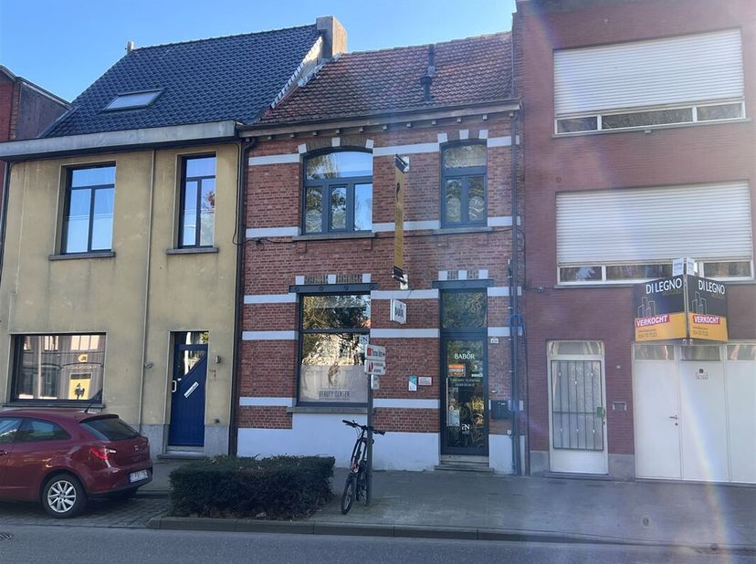 Woning met Handelsruimte - Flexibiliteit om uit te Breiden naar Uw Droomhuis&lt;br /&gt;
Dit veelzijdige object biedt de ideale combinatie van wonen en werk