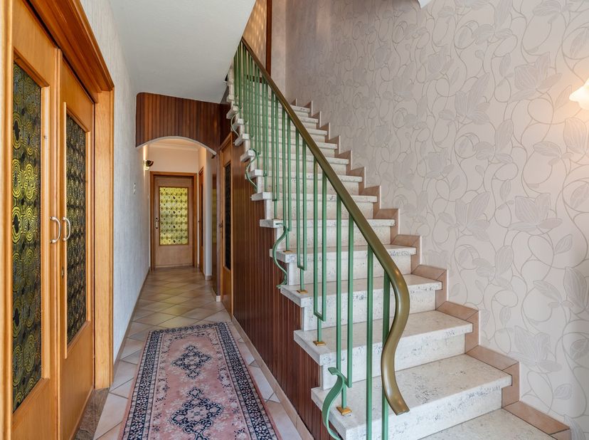 Met een goede combinatie van ruimte, comfort en potentieel, biedt deze woning heel wat mogelijkheden.&lt;br /&gt;
&lt;br /&gt;
Bij binnenkomst word je verwelkomd