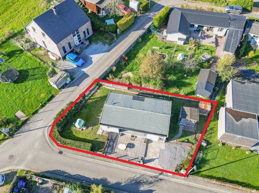 ERA BLUX heeft het genoegen u dit charmante chalet te presenteren, gelegen in Noiseux in een rustige en aangename buurt. Het EPC-label is D, dankzij d