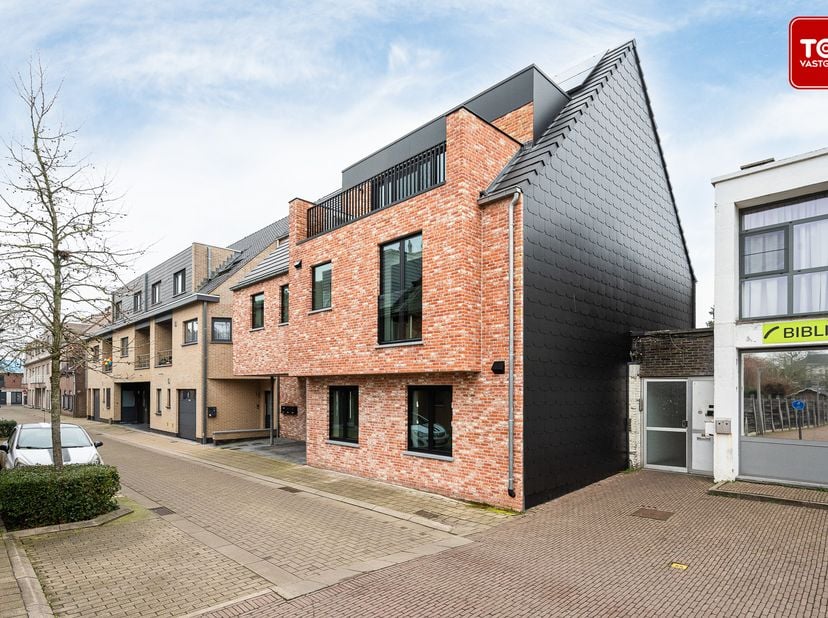 Dit gelijkvloerse nieuwbouwappartement in Waarschoot combineert eigentijdse luxe met duurzaamheid. &lt;br /&gt;
&lt;br /&gt;
Op wandelafstand van winkels, scholen