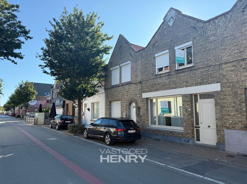 Te huur: ruime, lichtrijke woning in het hart van Adinkerke&lt;br /&gt;
Deze charmante woning biedt alle comfort voor wie op zoek is naar een leuke huurwoni