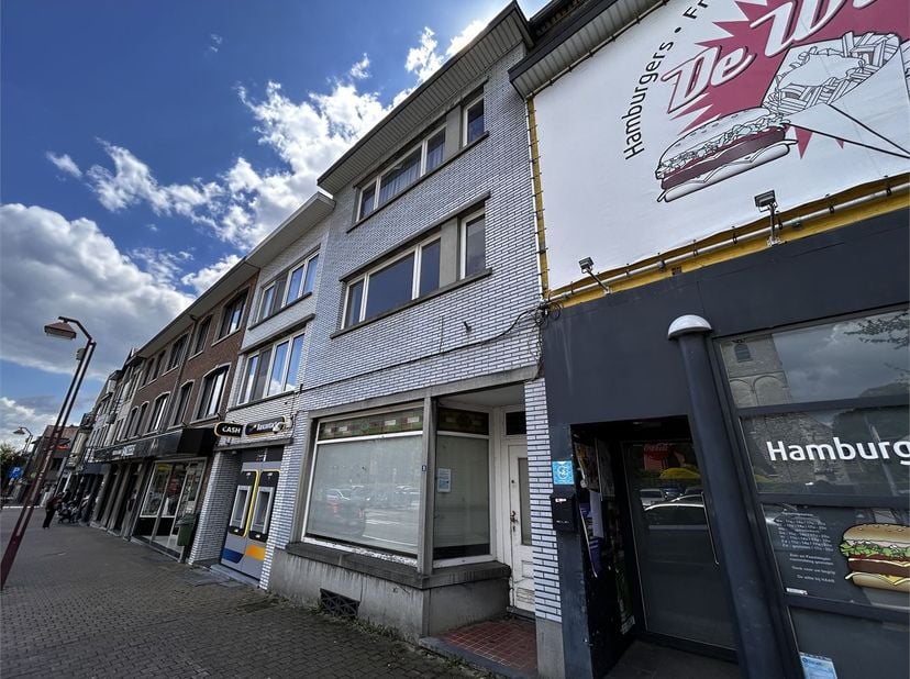 Bien professionnel à vendre
                    à 3730 Hoeselt