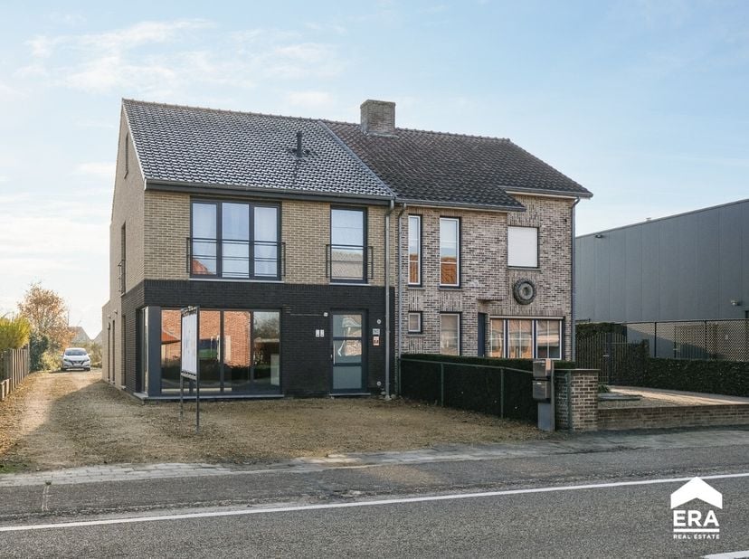 [[ CE BIEN PARTICIPE À LA JOURNÉE MAISONS OUVERTES ERA LE 14/6 DE 9:30 À 10:30 ]]&lt;br /&gt;
Ce bien participe à la Journée Maisons Ouvertes ERA. Visitable