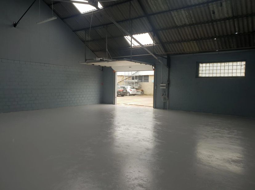 Grens VILVOORDE / ZEMST: Opslagloods of werkplaats te huur&lt;br /&gt;
- Op de grens met Vilvoorde - 8 minuten van de Makro in Machelen&lt;br /&gt;
- 50m van de g