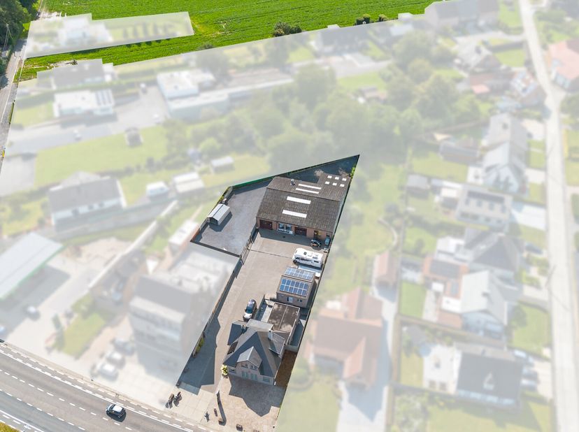 Ce spacieux bâtiment commercial avec résidence est situé dans la région de Geraardsbergen, sur une route très fréquentée avec beaucoup de passage. Idé