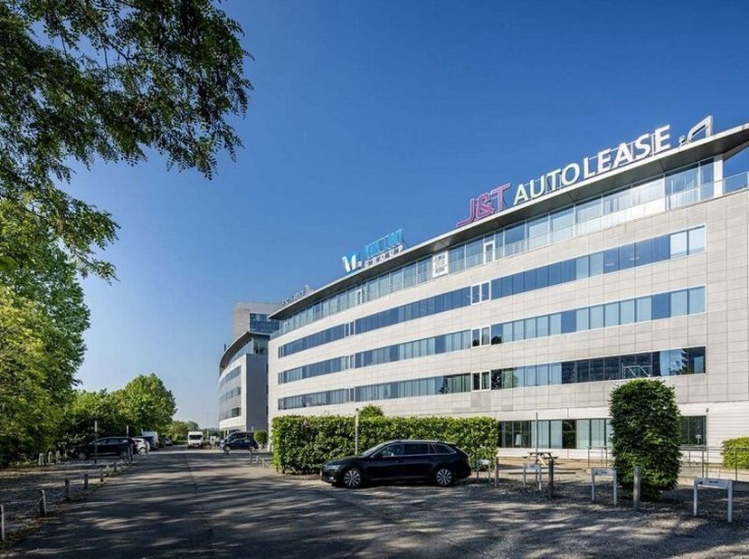 570m² d&#039;espace de bureau aménagé au 4ème étage&lt;br /&gt;
Emplacement : excellente visibilité entre le ring et le Noordersingel ; arrêt de tram et de bus à