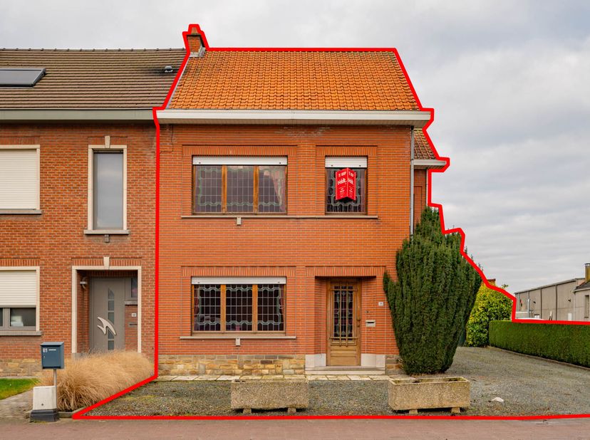 TE RENOVEREN HALFOPEN BEBOUWING &lt;br /&gt;
 &lt;br /&gt;
Een halfopen bebouwing met tuin en grote garage in het hart van Humbeek. Een unieke kans! &lt;br /&gt;
Met ee