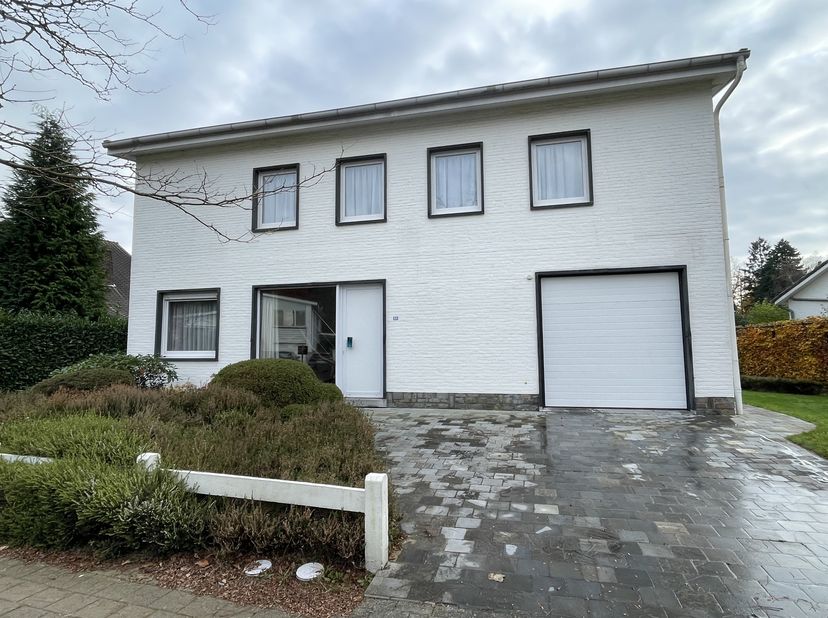 Goed onderhouden eigentijdse woning met mooie tuin.&lt;br /&gt;
Asbestvrij&lt;br /&gt;
Elektrisch goedgekeurd&lt;br /&gt;
Contact 0478251097 na 17.00u