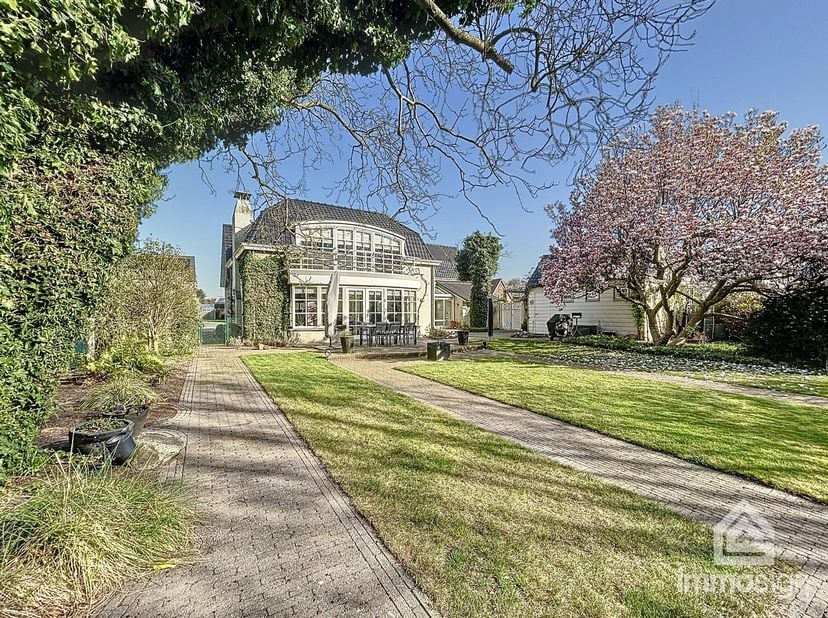 PLUSPUNTEN:&lt;br /&gt;
+ perceelsoppervlakte: 1875 m²&lt;br /&gt;
+ bewoonbare oppervlakte: 242 m²&lt;br /&gt;
+ EPC-label: B&lt;br /&gt;
+ 3 slaapkamers (mgl. 4)&lt;br /&gt;
+ zu