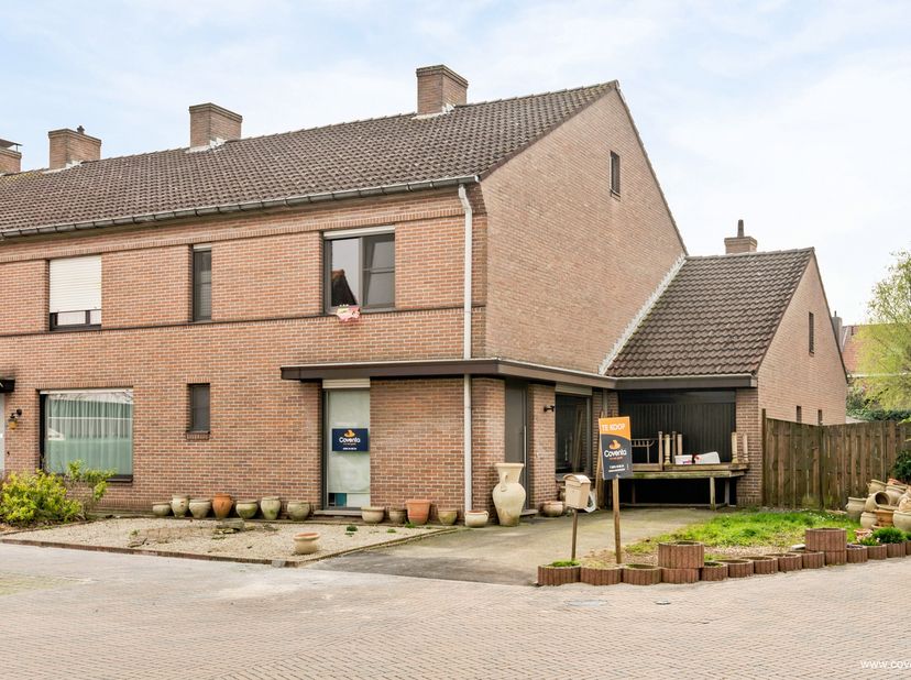 Deze woning bestaande uit: inkomhal met toilet en vestiaire, woonkamer - salon, keuken met ontbijthoek en berging.&lt;br /&gt;
&lt;br /&gt;
Op de verdieping: nach
