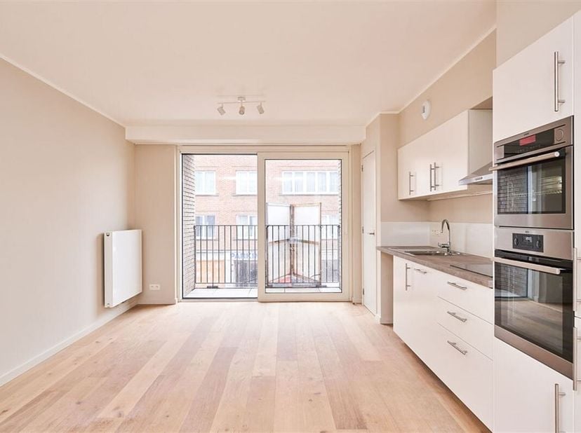 L&#039;immobilière Contigo.immo vous propose ce studio (60 m²) récent et lumineux, avec balcon (3 m²) orientée au sud, sis au 1er étage dune petite copropr
